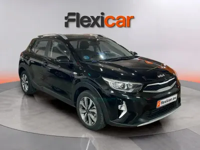 Usado Kia Stonic 101 CV (74 kW) 2021 Negro SUV