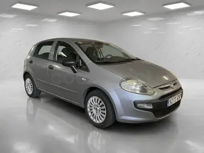 Usado Fiat Punto Dynamic 95 CV (69 kW) 2011 Gris / plata Utilitario