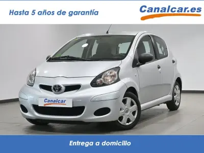 Usado Toyota Aygo Live 68 CV (50 kW) 2009 Gris Utilitario