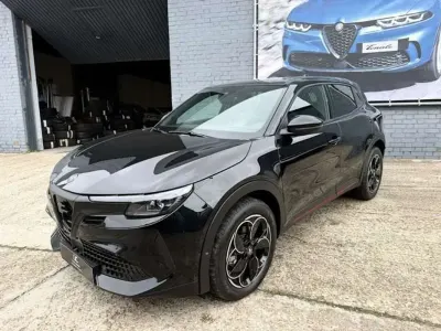 Nuevo Alfa Romeo Junior Sprint 147 CV (108 kW) 2026 Negro SUV