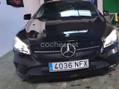 Usado Mercedes CLA180 Shooting Brake 122 CV (89 kW) 2017 Negro Familiar