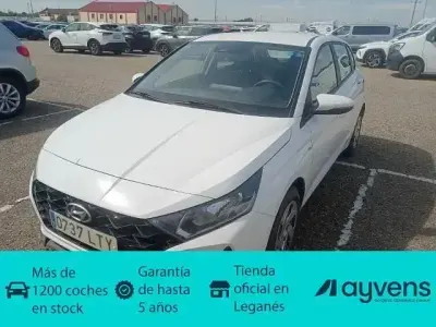 Begagnad Hyundai i20 101 HK (74 kW) 2021 Vit Halvkombi