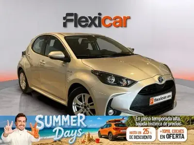 Usado Toyota Yaris Business Edition 116 CV (85 kW) 2021 Gris Utilitario