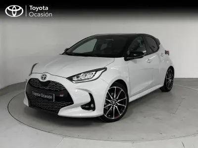 Usado Toyota Yaris Hybrid Sport 116 CV (85 kW) 2022 Bit gris ascari Berlina