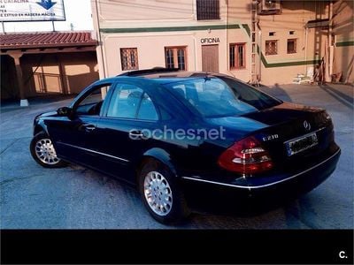 Usado Mercedes E270 Elegance 170 CV (125 kW) 2002 Negro Familiar