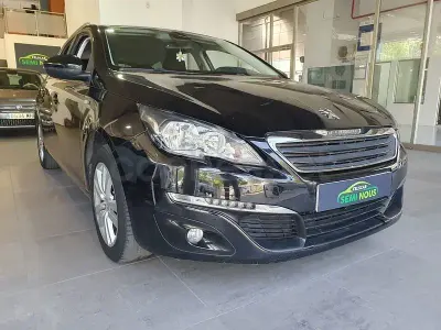 Usado Peugeot 308 SW Style 130 CV (95 kW) 2016 Negro Familiar