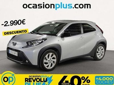 Usado Toyota Aygo Play 72 CV (52 kW) 2024 Gris Utilitario