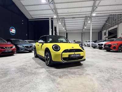 Amarillo Usado 2025 Mini Cooper Cabriolet Favoured Descapotable | 34.500 € (Caro)