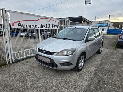 Gris / plata Usado 2010 Ford Focus Trend Berlina | 4950 € (Un poco caro)