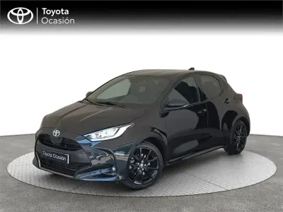 Usado Toyota Yaris Hybrid Style 116 CV (85 kW) 2022 Negro Monovolumen