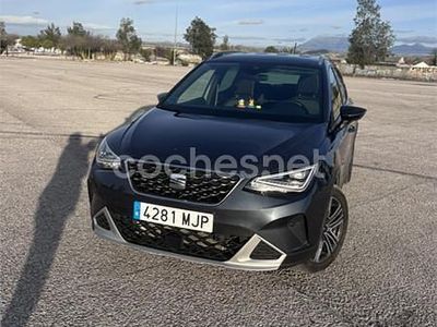 Usado Seat Arona Xperience 110 CV (80 kW) 2023 Gris / plata SUV