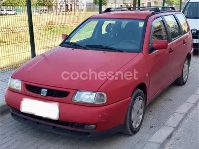 Usado Seat Cordoba 100 CV (73 kW) 1998 Rojo Familiar