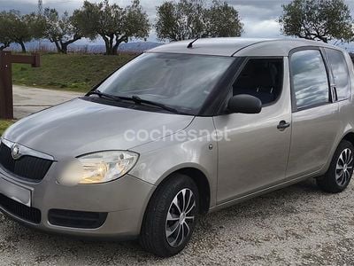 Usado Skoda Roomster Style 80 CV (58 kW) 2008 Beige Monovolumen
