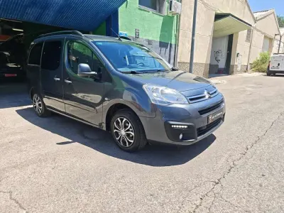 Usado Citroën Berlingo Live 102 CV (75 kW) 2018 Gris Monovolumen