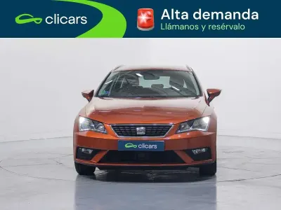 Usado Seat Leon ST Style 110 CV (80 kW) 2018 Naranja Familiar