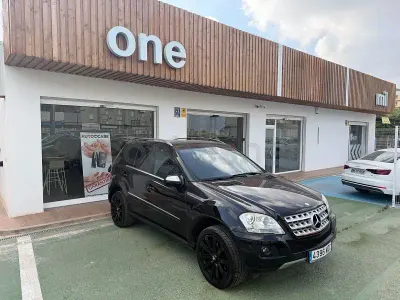 Usado Mercedes ML320 AMG Edition 1 224 CV (164 kW) 2008 Negro SUV