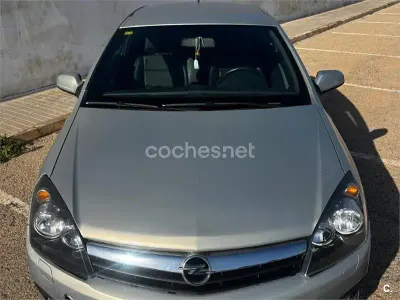 Usado Opel Astra GTC Sport 105 CV (77 kW) 2006 Blanco Berlina