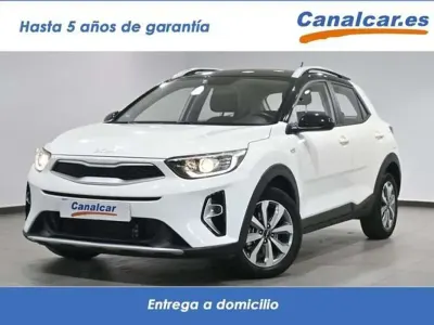 Usado Kia Stonic 101 CV (74 kW) 2023 Blanco SUV