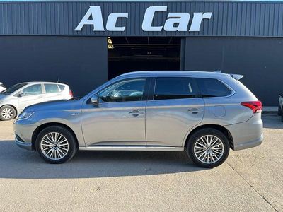 Usado Mitsubishi Outlander P-HEV Motion 224 CV (164 kW) 2020 Gris / plata SUV