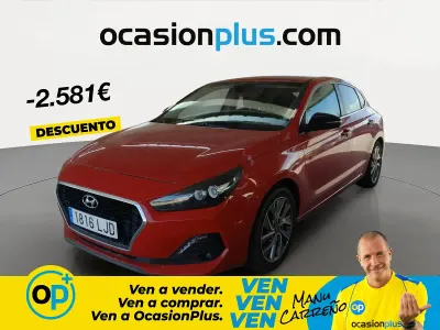 Usado Hyundai i30 136 CV (100 kW) 2020 Rojo Berlina