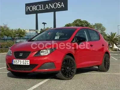 Usado Seat Ibiza Reference 90 CV (66 kW) 2010 Rojo Berlina