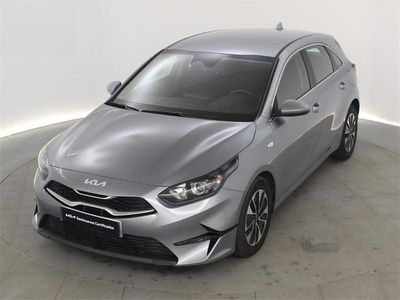 Usado Kia Ceed 101 HP (74 kW) 2025 Cinzento Citadino