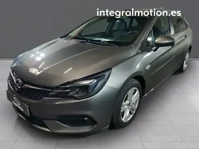 Usado Opel Astra Business 122 CV (89 kW) 2021 Gris Familiar