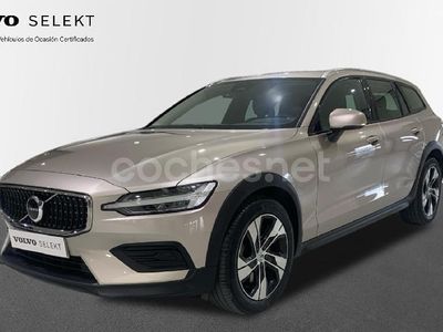 Amarillo Usado 2023 Volvo V60 CC Core Familiar | 45.400 €