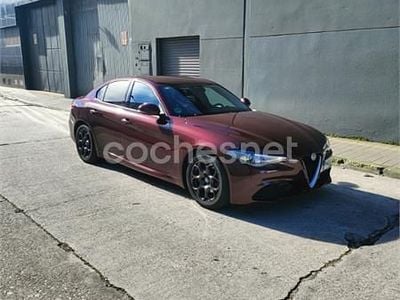 Usado Alfa Romeo Giulia Super 180 CV (132 kW) 2016 Rojo Berlina