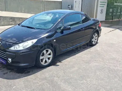 Usado Peugeot 307 CC 136 CV (100 kW) 2008 Negro Descapotable