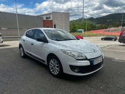 Usado Renault Mégane Authentique 100 CV (73 kW) 2012 Blanco Berlina
