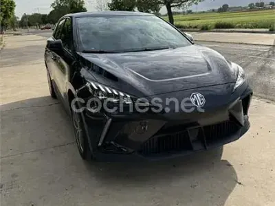 Begagnad MG MG4 EV Luxury 2024 Eléctrico Halvkombi