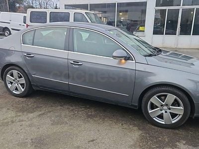 Usado VW Passat Highline 150 CV (110 kW) 2007 Gris / plata Berlina
