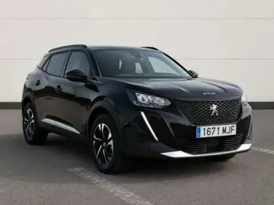 Usado Peugeot e-2008 Allure 100 kW (136 CV) 2023 Negro SUV