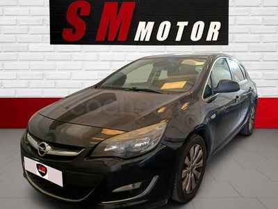 Używany Opel Astra Excellence 130 KM (95 kW) 2012 Czarny Sedan/Limuzyna