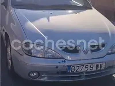 Usado Renault Mégane 100 CV (73 kW) 2000 Gris / plata Berlina