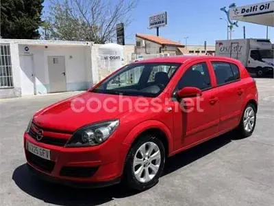 Usado Opel Astra Sport 105 CV (77 kW) 2008 Rojo Berlina