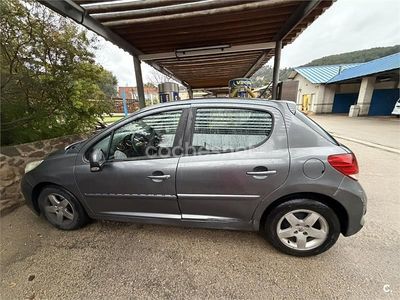 Usado Peugeot 207 70 CV (51 kW) 2011 Azul Berlina