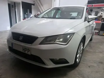 Usado Seat Leon Style 105 CV (77 kW) 2013 Blanco Utilitario