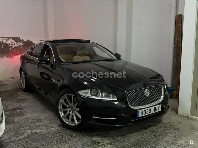 Usado Jaguar XJ Luxury 275 CV (202 kW) 2013 Negro Berlina