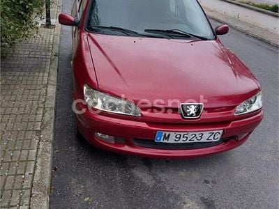 Usado Peugeot 306 71 CV (52 kW) 2000 Rojo Berlina