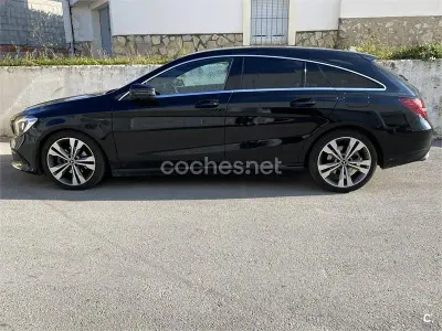Usado Mercedes CLA200 Shooting Brake 136 CV (100 kW) 2019 Negro Familiar