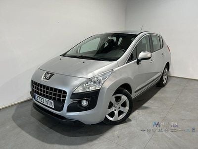 Usado Peugeot 3008 Access 115 CV (84 kW) 2013 Gris / plata Familiar
