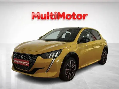 Usado Peugeot 208 GT-line 100 CV (73 kW) 2020 Amarillo Utilitario
