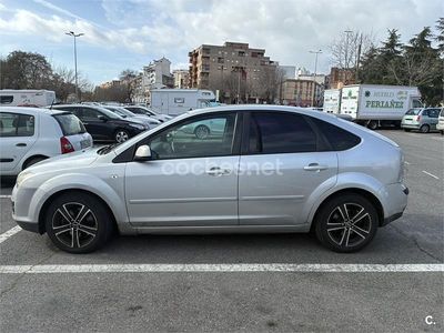 Gris / plata Usado 2007 Ford Focus Trend Berlina | 2500 € (Buen precio)