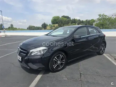 Usado Mercedes A180 Urban 109 HP (80 kW) 2013 Preto Sedan