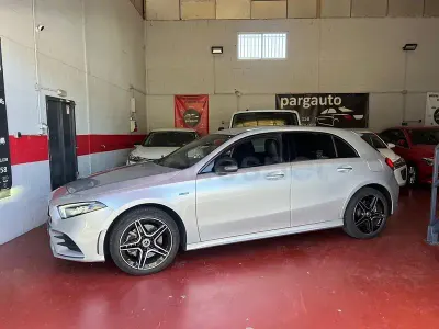 Usado Mercedes A250 218 CV (160 kW) 2021 Gris / plata Berlina