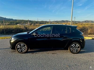 Usado Peugeot 208 Allure 100 CV (73 kW) 2021 Negro Utilitario