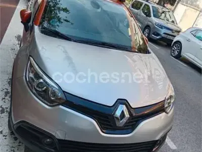 Usado Renault Captur Zen 90 CV (66 kW) 2015 Gris / plata SUV
