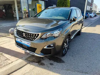 Usado Peugeot 5008 Allure 130 CV (95 kW) 2020 Verde SUV